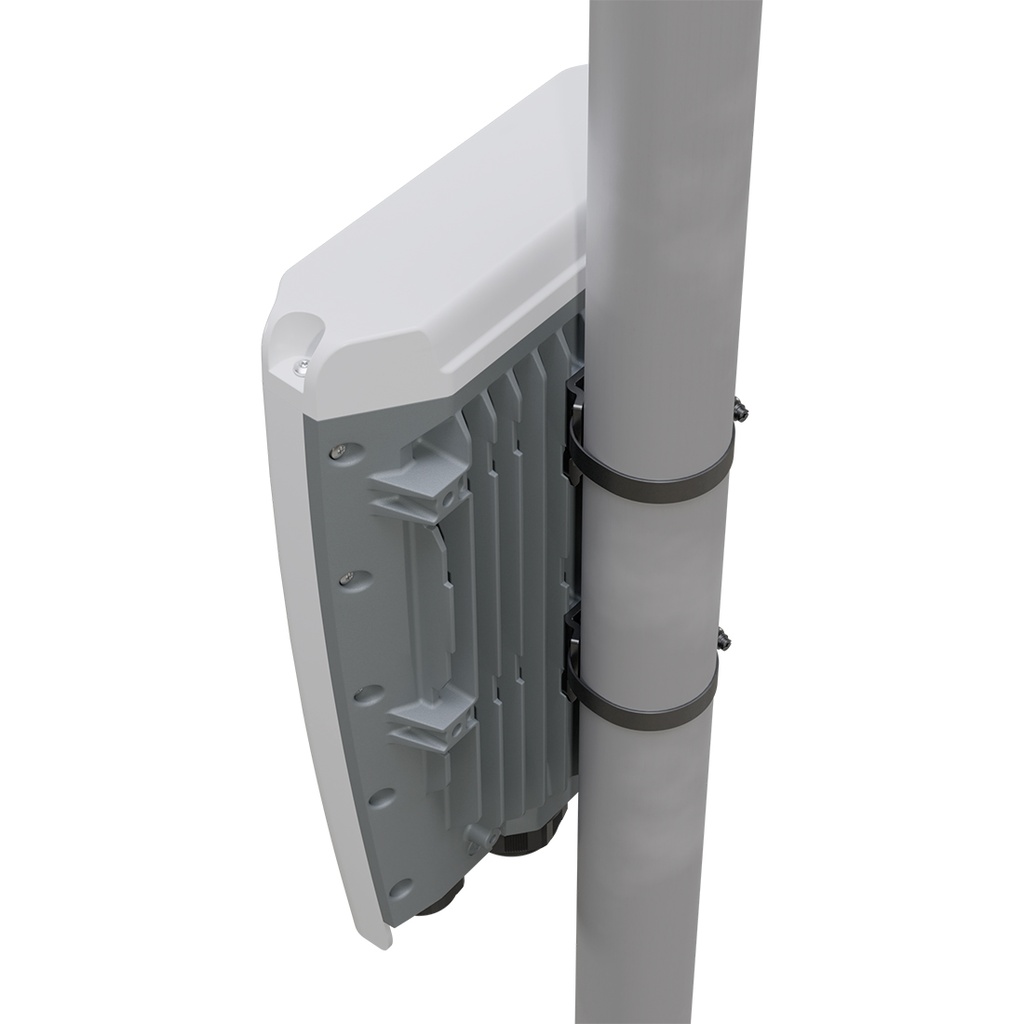 CRS504-4XQ-OUT, Switch exteriores CPU 650MHz, 128MB RAM, 1 Eth 10/100, 4 QSFP28 100G, CD jack y 802.3bt PoE-in, RouterOS